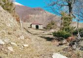 Edificio rurale nei pressi dei Piani di Carrega lungo il sentiero 232.