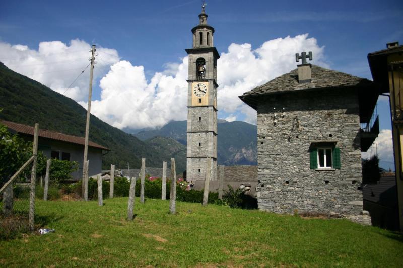 Intragna: il campanile piu'alto del Ticino