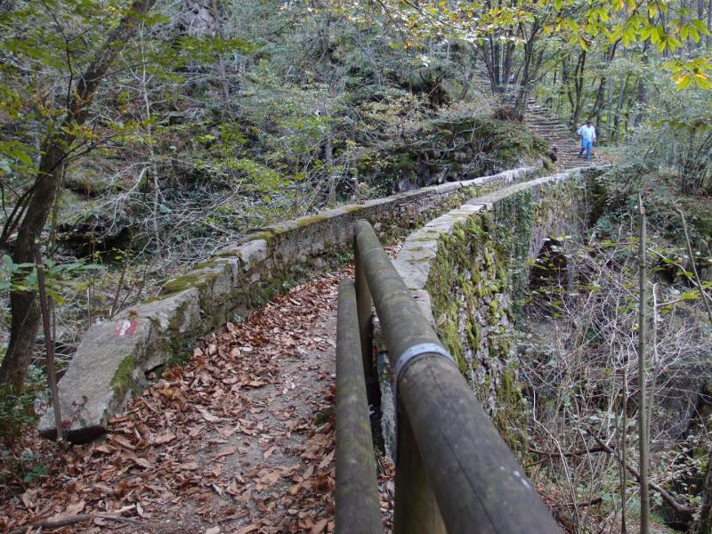 Mulattiera e ponti di pietra in Valle Cannobina